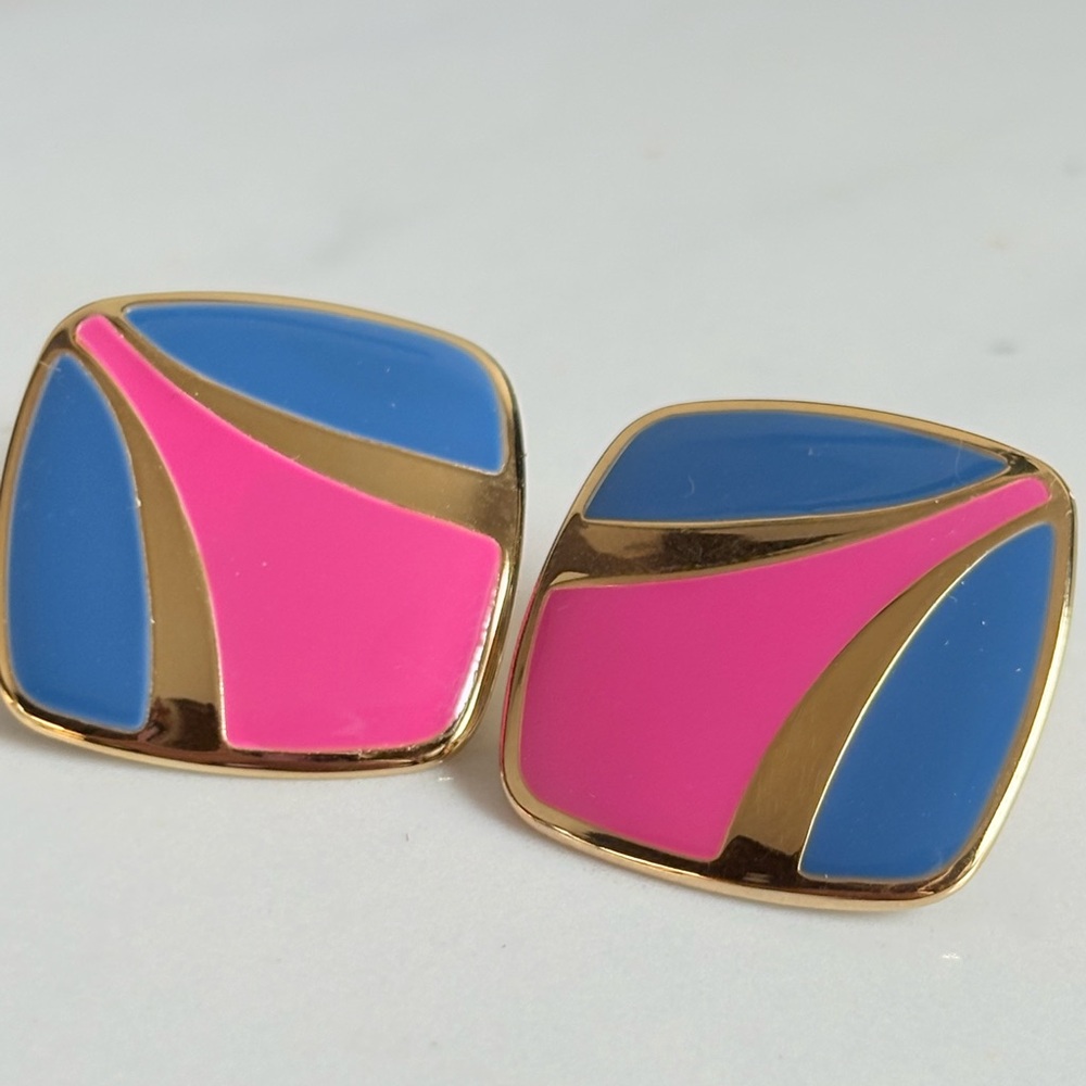 Vintage Avon 1993 Enamel Square Stud Earrings Fuchsia Pink Navy Gold 1” NIB E55